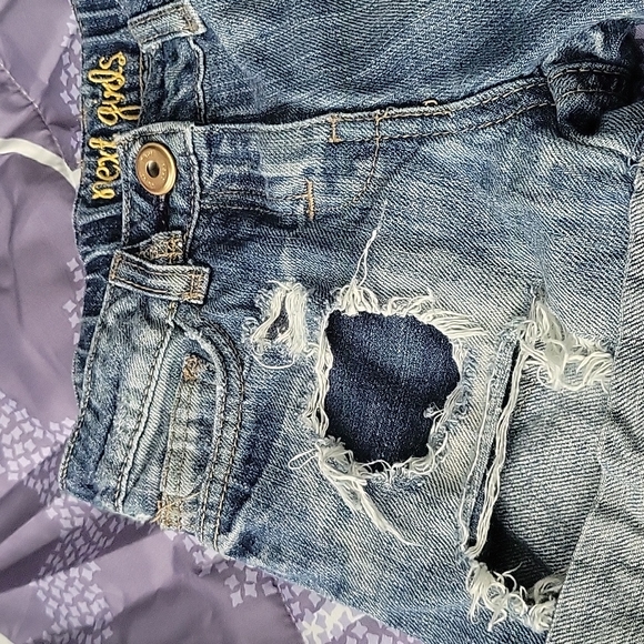 Distressed shorts - Picture 4 of 4